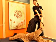 マスターのタイ古式/足のつけ根へのストレッチ