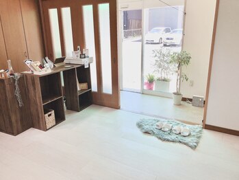 エミリー(emily)/入口でスリッパにお履き替え