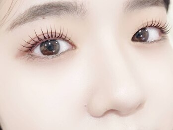 ネイルアンドアイラッシュ スリール(Sourire)/まつ毛パーマ/美眉【施術35分】