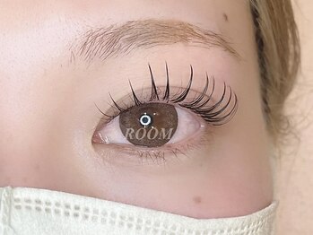 ルーム 大通店(ROOM)の写真/【パリエク】フラットラッシュ×パリジェンヌ導入店◎目元に馴染む自然な仕上がりに☆初めての方にも◎
