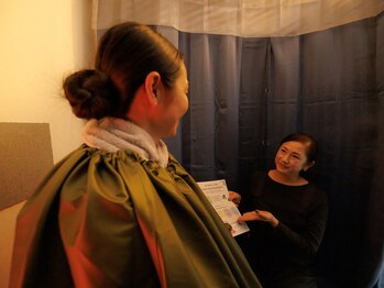 眠れるよもぎ蒸し 仙川店/ご案内いたします