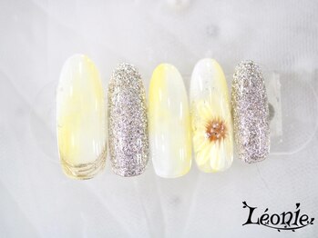 レオニー(Leonie)/ひまわりネイル