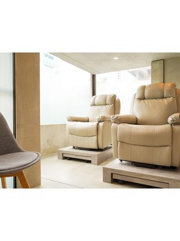 ネイル・アイメニューの同時施術が可能