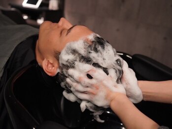 律の写真/《男性におすすめヘッドスパ》こだわりのヘッドスパで頭皮のベタつきや乾燥を改善！美髪&育毛促進効果◎