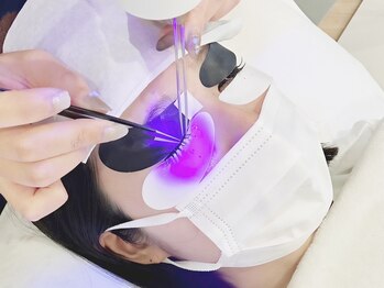 シーク(Seek)の写真/特殊LEDライトで2秒硬化！驚きの持続力＆仕上がり◎水・汗・皮脂にも強く、施術直後から洗顔・入浴OK♪