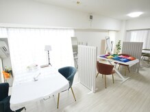 グランドカラー 大阪心斎橋店/太陽と同成分照明で正確判断/4席