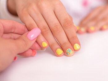 リップネイル イオン北谷店(Leaf nail)の写真/【年中無休】キッズネイルも大人気！親子並んでネイルの施術が受けられる♪ポリッシュアートや爪のケアも◎