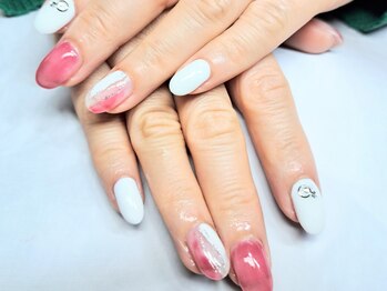 ヨガ アンド リラクゼーション からだの恵み 安城サロンの写真/指先から自信と美しさを。若見え上品ネイルで、愛せるデザイン。フィルイン&ネイルケアでモチの良さUP