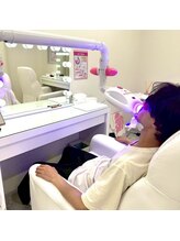 エクシアホワイトニング 東上野店/施術中の様子