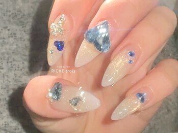 リッシュ トロワ(RICHE trois)/キラキラビジューネイル