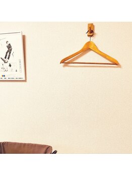 整体オガサワラ/上着をしっかり掛けられます