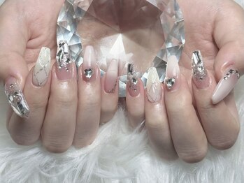 ジュリネイルスタジオ(Julli Nail Studio)/長さ出し・つけ放題・グラ