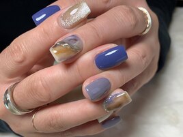 くすみカラーのニュアンスネイル