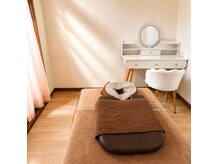 ほぐしエステサロン 本厚木店の雰囲気(男女別の施術スペースを完備し、ドレッサーもご用意しています。)