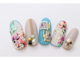 手描きのフラワーネイル