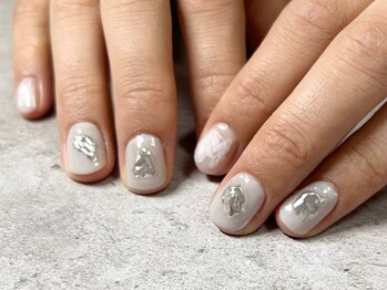 アトリエ リリス(Atelier Ryllis)/シルバーニュアンスネイル