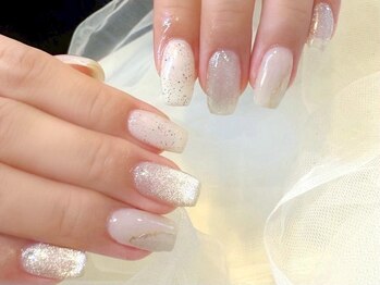 リベレ(LIBELLE)/ニュアンスネイル/白ネイル