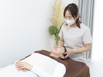 フローケア(flowcare)の写真/絶妙なハンドテクニックで頭皮から首にかけて徹底的にほぐす!心と体を整える、癒しのひとときをお届け♪
