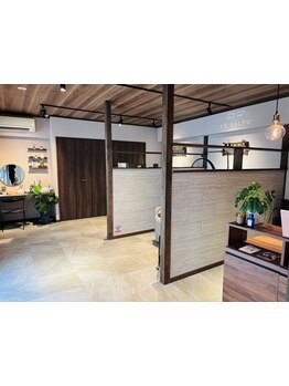 ゆったり空間で施術が受けられるサロン