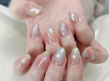 透明感が溶け込むうるツヤネイル