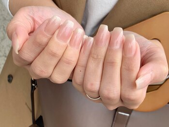 上品なラメグラデーションネイル