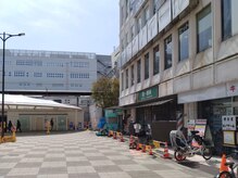 新小岩駅前ロータリー目の前。キクヤビル3Fで営んでおります。