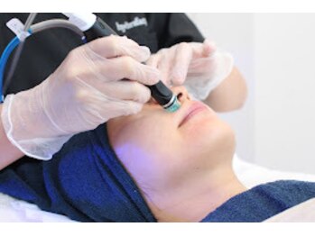 トウキョウビューティーラボ(TOKYO BEAUTY LABO.)/ハイドラフェイシャル施術写真