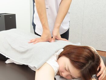 整体院レプルクレ/背中全体の調整