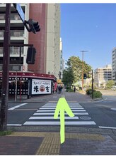 エボ パーソナルトレーニングジム 泉店(E.V.O)/信号を渡ります！