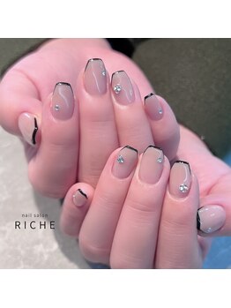 リッシュ(RICHE)/上品な黒フレンチネイル