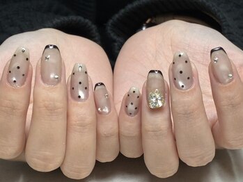 マムジュ(mumjyu)の写真/ちゅるん系ネイルで指先を大人可愛く演出！誰もが見惚れる指先に...♪好感度upの上品デザインが人気♪