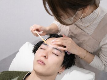 アディクト 大阪心斎橋店(ADDICT)の写真/【心斎橋/本町】駅徒歩4分アクセス抜群☆メンズ眉毛サロン[心斎橋/本町/難波/眉毛/眉毛サロン/メンズ]