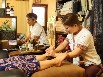 あしつぼタイ古式の店 シン(心)の写真/【要お電話予約あし専門】ペアでタイ式フット【60分】13,000円★お子様連れ大歓迎♪日々の疲れを癒します。