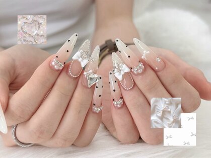 ビジューネイル(bijou nail)の写真
