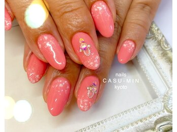 ネイルズ カスミン(nails CASU-MIN)/2本アート+クラッシュ白ジェル