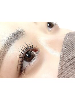 ナチュラル上品な目元にしたい