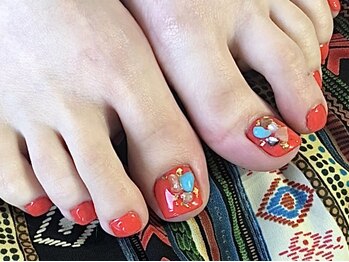 オズ ネイルアンドアイ(OZ NAIL&EYE)の写真/フットネイルはお任せ！デザイン力自信あり◎フットケア充実で、足元からキレイをサポート♪