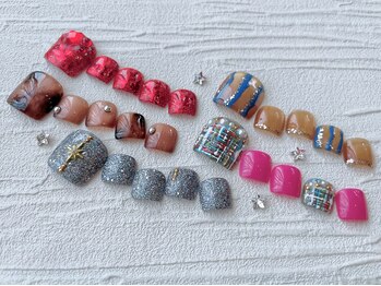 ネイルサロン ステラ(Nail Salon STELLA)の写真/【オフ＆アート込¥6578】忘年会やクリスマスなど、イベント続きの12月!冬のきらめきを感じる足元で気分UP♪