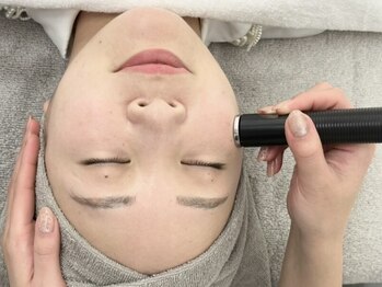 ビーホワイト(BeWhite)の写真/【浸透率40倍で肌の内側を重点ケア】紫外線ダメージを修復する作用を高めます。
