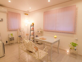 リラローズ(Rela Rose)/照明、カーテンにて変化