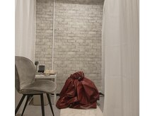 ルーチェ(Luce)の雰囲気(黄土100%素焼の座器と壺.完全1組ずつご案内でプライバシーも◎)