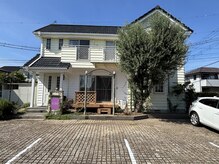 ナビ(NABI)の雰囲気（NABIのシンボルカラーの薄紫色の看板が目印です。）