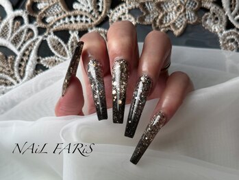 ネイルファリス(NAiL FARiS)/ゴールドホロ×ブラックグラデ