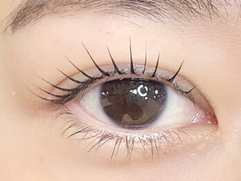 まつげパーマ・パリジェンヌ・アイブロウ専門店menoa明石店【メノア】の写真/【女子力UP】メーテルラッシュで横幅UP。タレ目効果で優しい印象に☆一重や奥二重の方にも人気のデザイン♪
