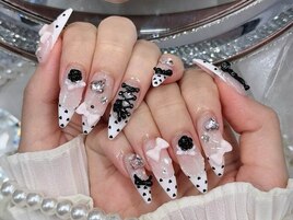 ドットフレンチガーリーネイル