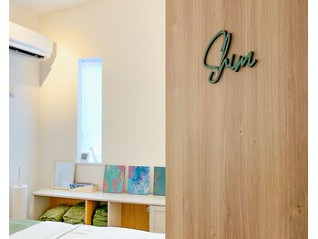 フームー シム(fuumuu Shim)/Shim 入り口ドア