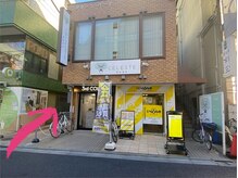 たゆたう(tayutau)の雰囲気（この脇道をまっすぐ進み、右手奥にエレベーターがあります）