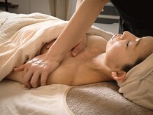 フー(Hoo.)/呼吸解放のデコルテマッサージ