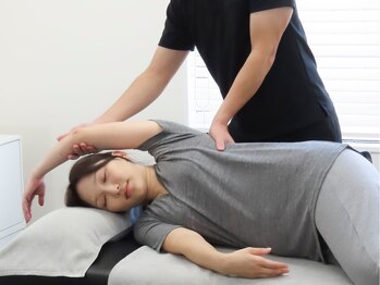 麻布十番ループル治療院/肩甲骨のマッサージ