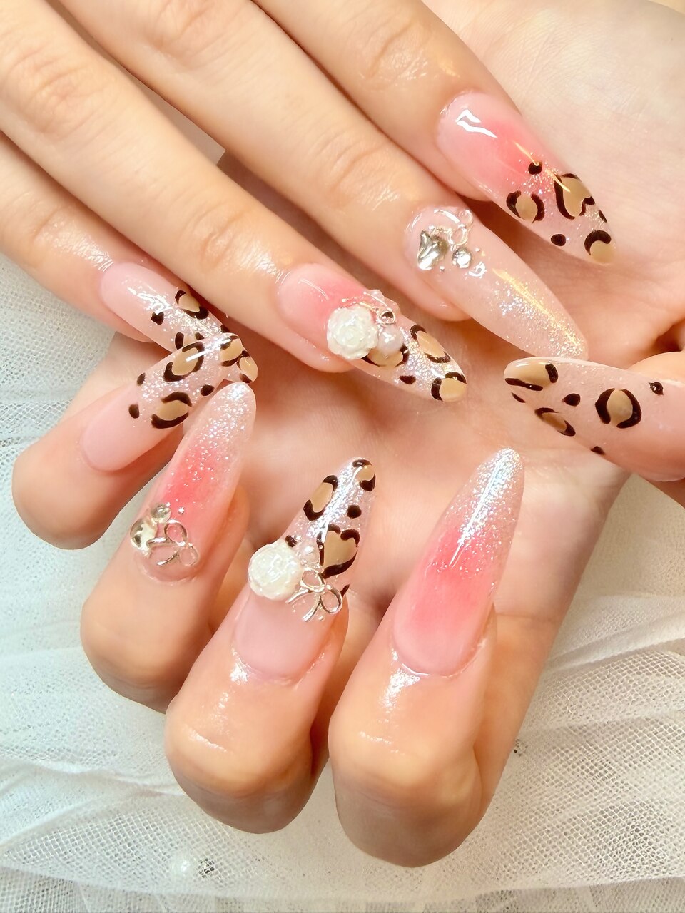 2026年冬トレンド】ストーン スーパーロングのネイルデザイン集｜人気